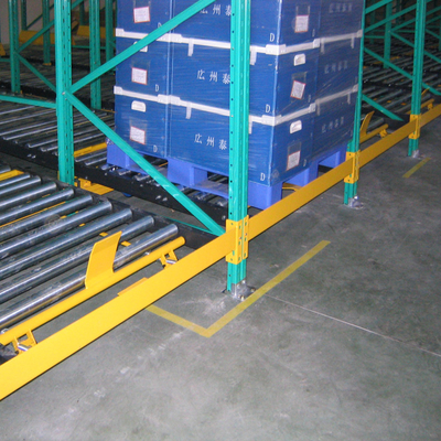 Étagères de débit de palettes par gravité Étagères de gravité Étagères de stockage Étagères de stockage Étagères de gravité