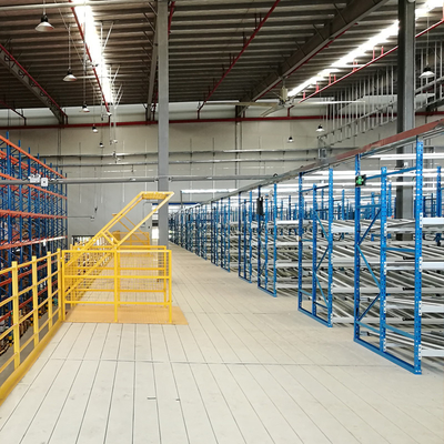 A25: Plateaux de mezzanine supportés par plateaux de débit en carton, plateaux à plusieurs niveaux, plateaux de stockage en entrepôt
