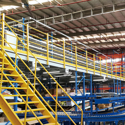 A25: Plateaux de mezzanine supportés par plateaux de débit en carton, plateaux à plusieurs niveaux, plateaux de stockage en entrepôt