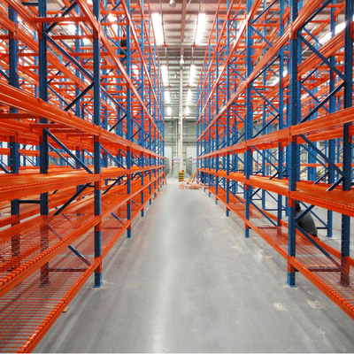 Décotage en treillis métallique pour entrepôt