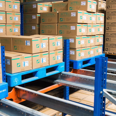 Système de stockage en entrepôt tridimensionnel pour véhicules de transport et navettes Système automatisé de stockage et de récupération ASRS