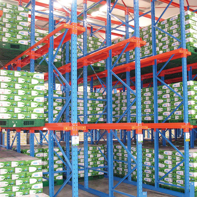 A22: conduire dans le rack conduire à travers le rack de stockage