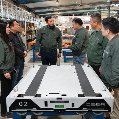 Voiture de navette radio à quatre voies pour palettes de navette à quatre voies ASRS Système automatique de stockage et de récupération